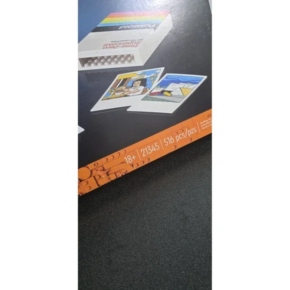 LEGO Ideas Polaroid OneStep SX-70 Camera Model 21345 - Picture 3 of 7